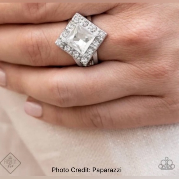 paparazzi Jewelry - NWT Geometric Rhinestone Ring